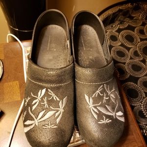 Sanitas clogs size 39